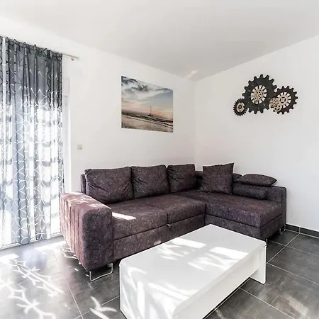 Camellia - Two Bedroom With Swimming Pool Villa Obrovac