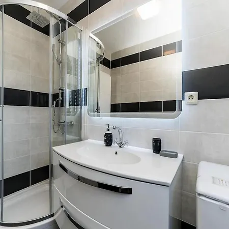 Villa Camellia - Two Bedroom With Swimming Pool Obrovac