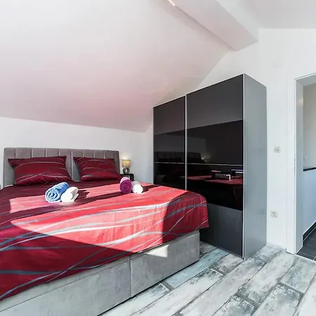Camellia - Two Bedroom With Swimming Pool Villa Obrovac