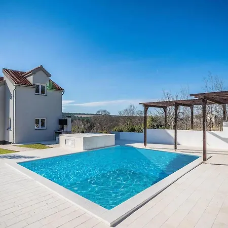 Villa Camellia - Two Bedroom With Swimming Pool *