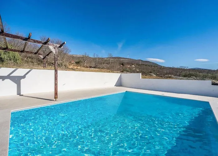 Villa Camellia - Two Bedroom With Swimming Pool *