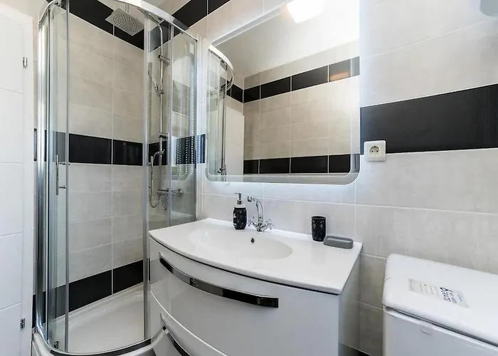 Villa Camellia - Two Bedroom With Swimming Pool Obrovac