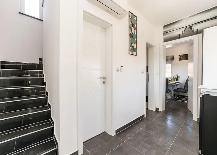 Camellia - Two Bedroom With Swimming Pool