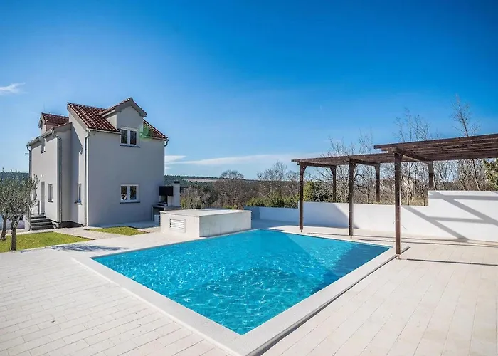 Villa Camellia - Two Bedroom With Swimming Pool *