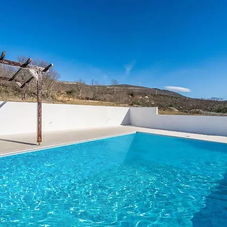 Villa Camellia - Two Bedroom With Swimming Pool *