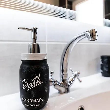 Camellia - Two Bedroom With Swimming Pool Obrovac