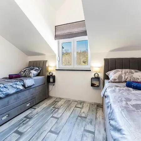 Camellia - Two Bedroom With Swimming Pool * オブロヴァツ