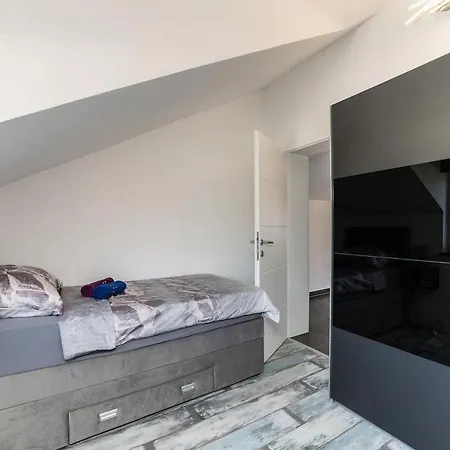 Camellia - Two Bedroom With Swimming Pool * Obrovac