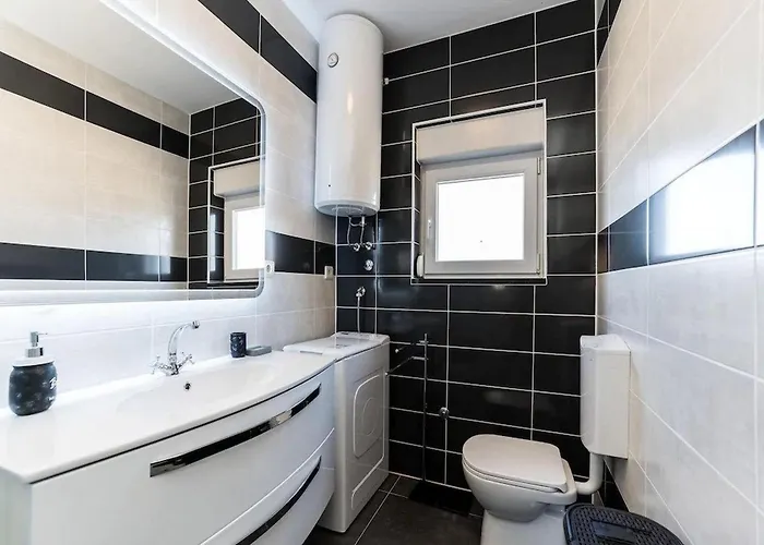 Camellia - Two Bedroom With Swimming Pool Обровац