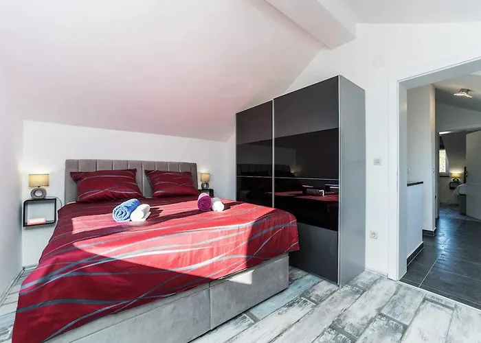 Camellia - Two Bedroom With Swimming Pool Вилла Обровац